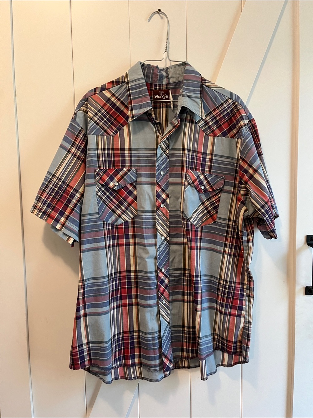Vintage Wrangler Short-Sleeve Plaid Button-Down Shirt in Blue and Red